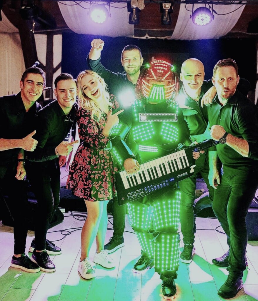 Profeel wedding band with robot