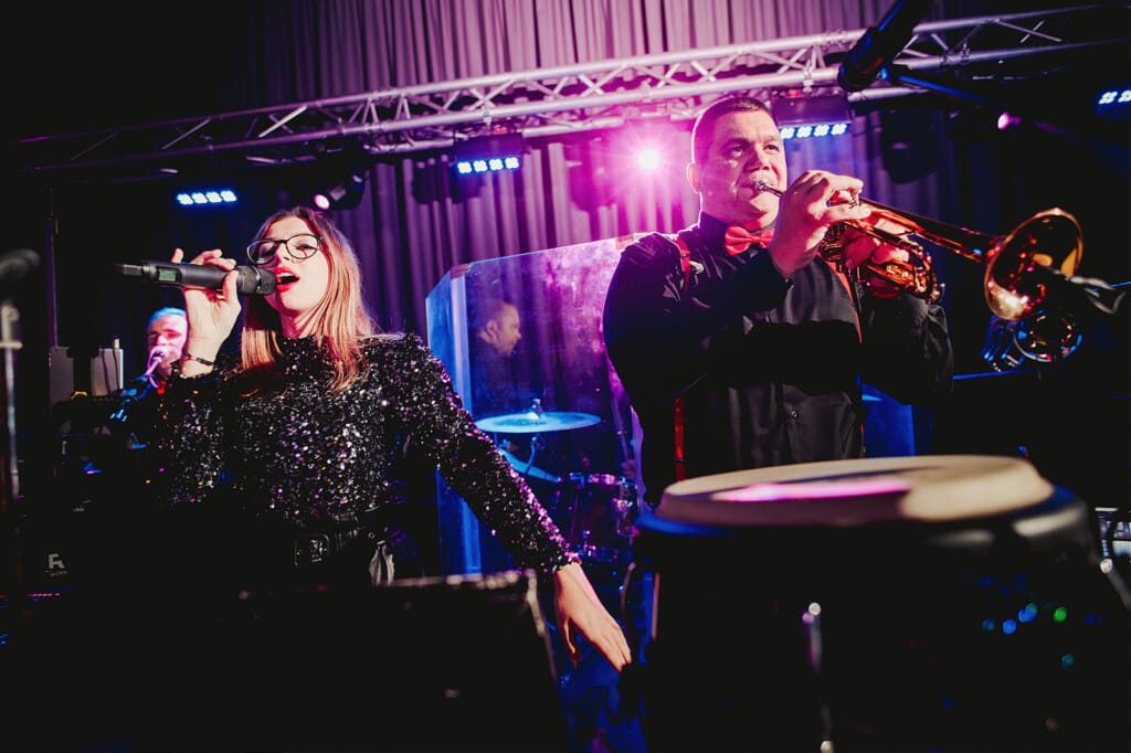 motiv wedding band trumpet and singer