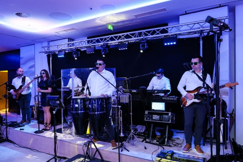 motiv wedding band on stage