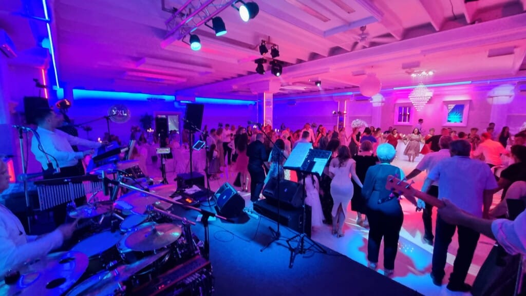 band grand on wedding